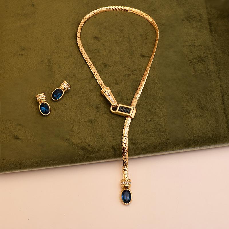 Midnight Azure 18K Gold Y-Shaped Sapphire Set